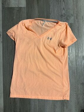 Under Armour Women's Peach Short Sleeve V-Neck Athletic Tee